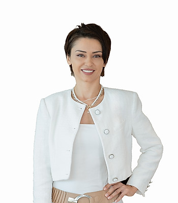 Portrait of Inna Sych, REALTOR®.